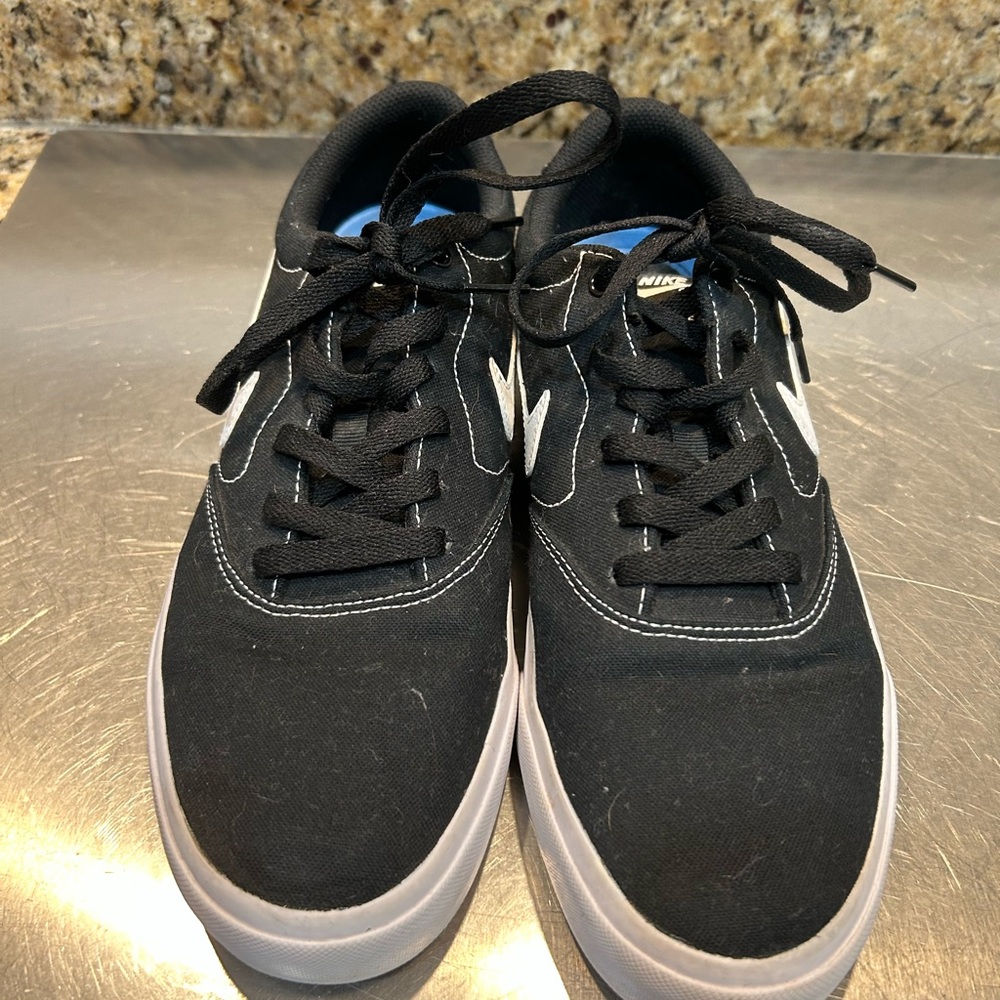 Nike Black and White Sneakers Classic Design